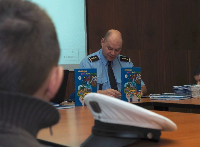 Čtení policejních pohádek