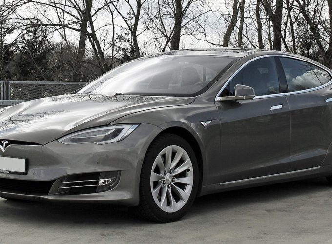 Tesla a řidiči