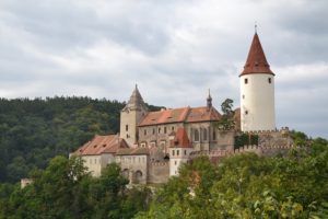 Na dovolenou v zahraničí to nevypadá. Navštivte proto české hrady a zámky