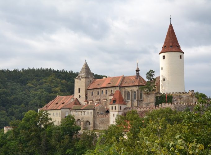 Na dovolenou v zahraničí to nevypadá. Navštivte proto české hrady a zámky