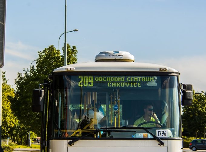 Jak během koronaviru bezpečně cestovat MHD?