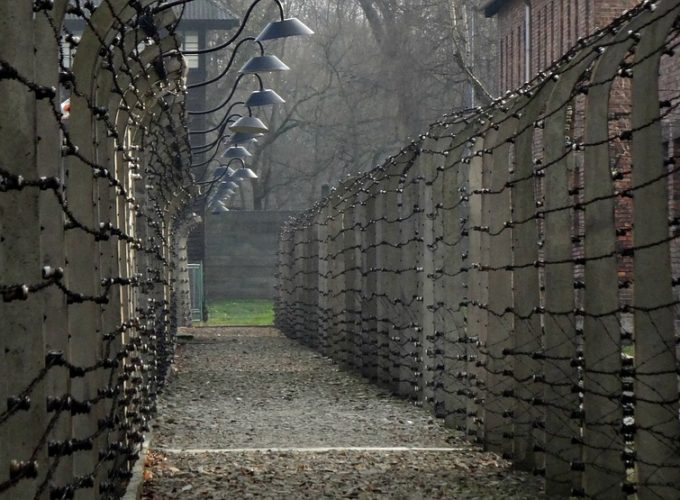 Tábory smrti, kde umíraly tisíce lidí denně. Dnes je může navštívit kdekdo