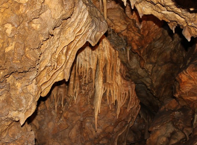 3 tipy na výlet do jeskyní. Česká republika vás ohromí