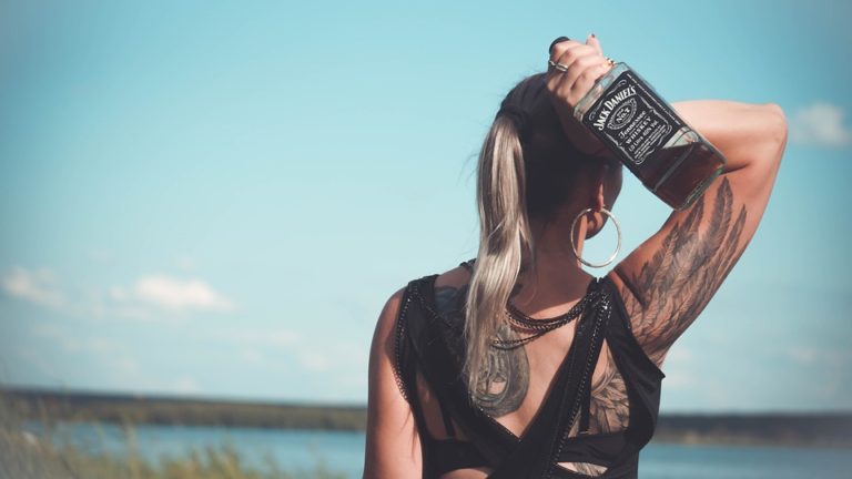Léčba alkoholismu začíná u postiženého. Hlavně on musí chtít