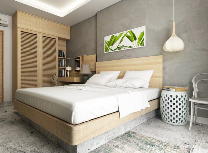 Přírodní obklady na zeď, pohledový beton i tapety: Co si dát na zdi?