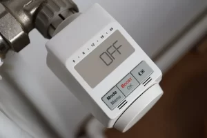 Jak v zimě snížit útratu za topení?