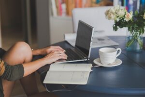 Napsat dobrý e-mail může být věda