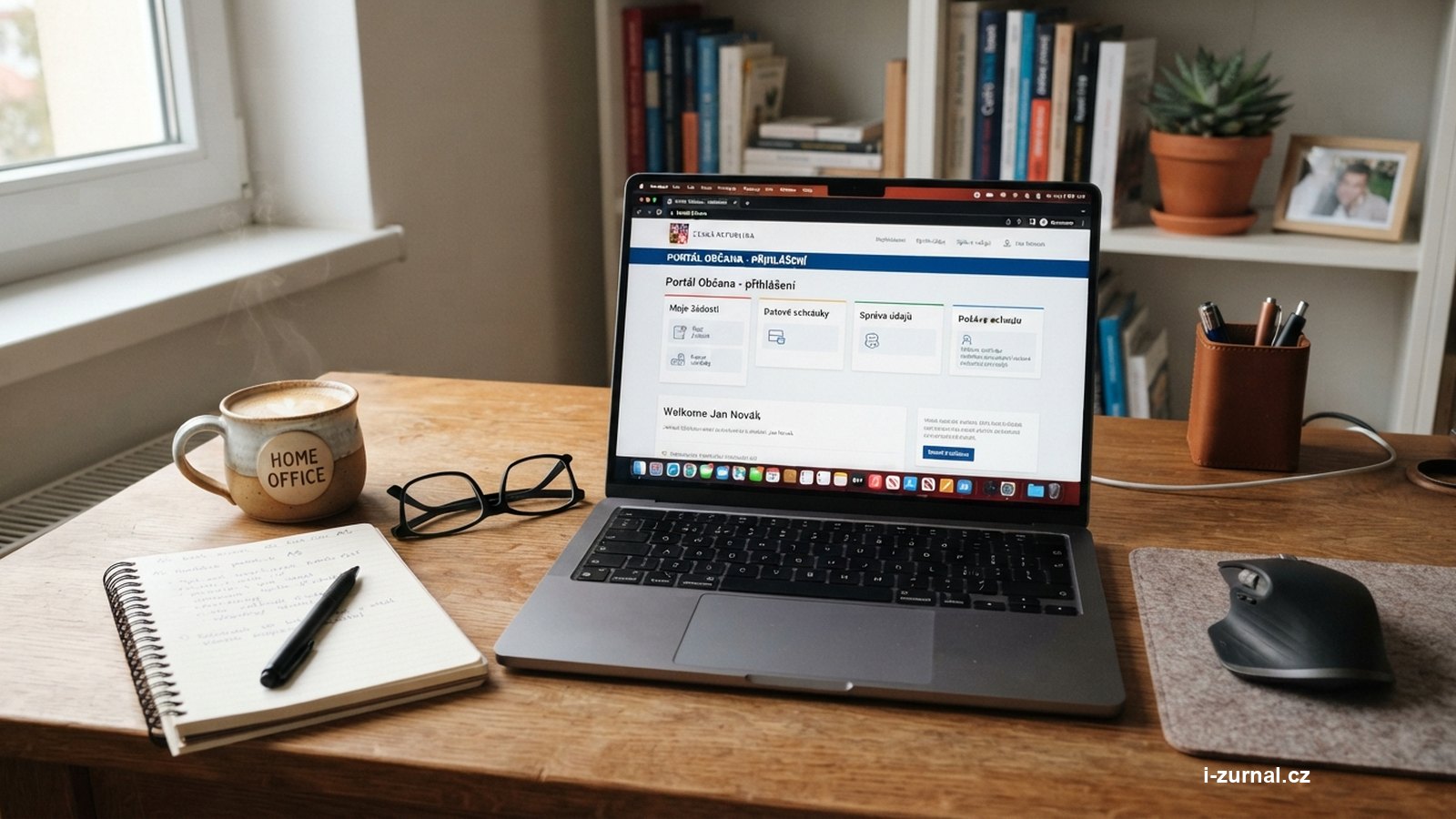Notebook s otevřenou úřední aplikací na pracovním stole