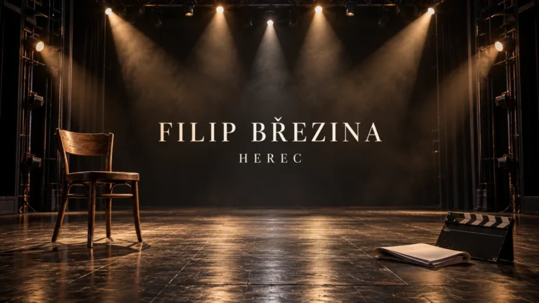 Redakční AI ilustrace prázdného jeviště se jménem Filip Březina a malým označením Herec; bez vyobrazení osoby