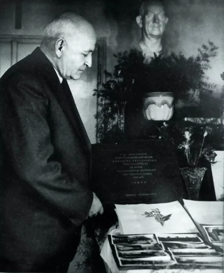 Skutečný Jan Mikolášek na archivní fotografii před rokem 1950. Historická předloha filmu Šarlatán, nikoli Ivan Trojan ve filmové roli.