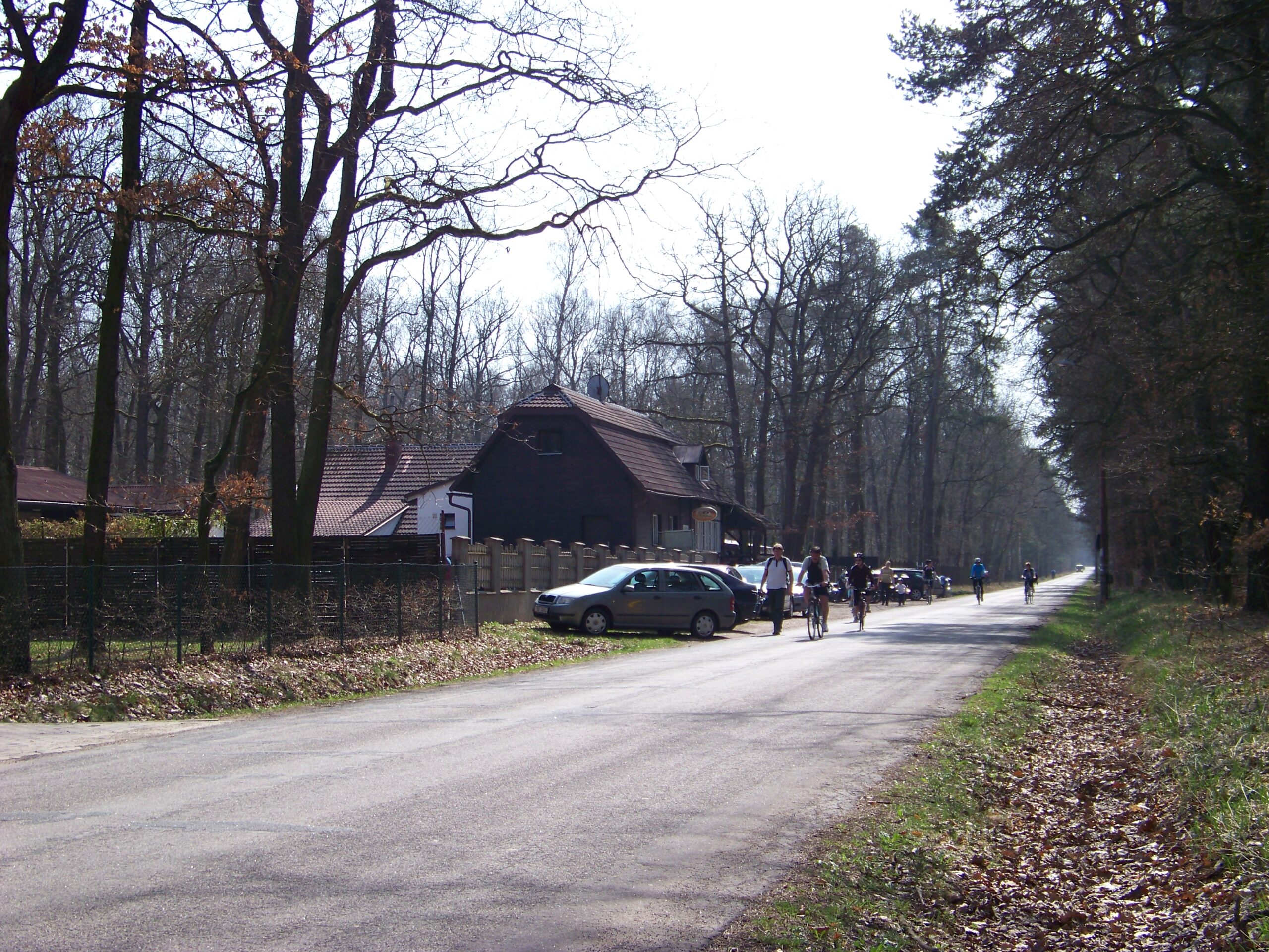 Restaurace Hájenka v Kersku na fotografii z roku 2011. Nejde o záběr ze Slavností sněženek.